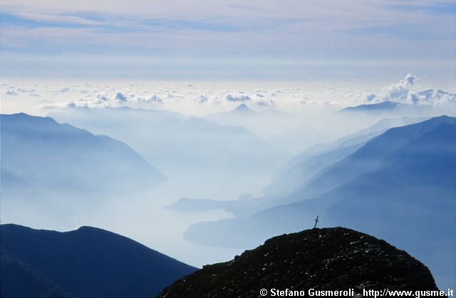  Il lago di Como nella nebbia - click to next image