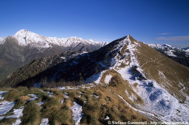  La cima del Monte Croce di Muggio - click to next image
