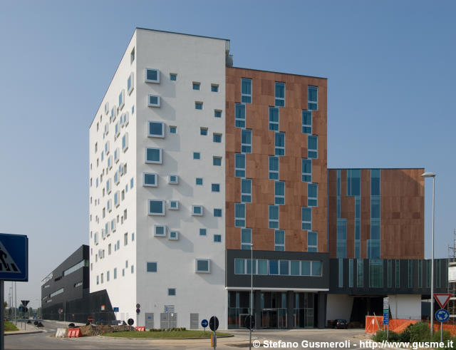  Hotel - click to next image