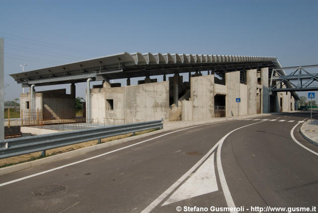  Stazione MM2 - click to next image