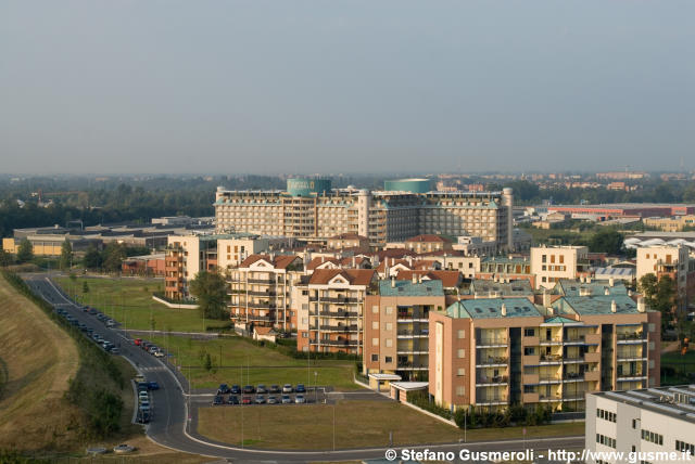  Edifici di via Copernico - click to next image