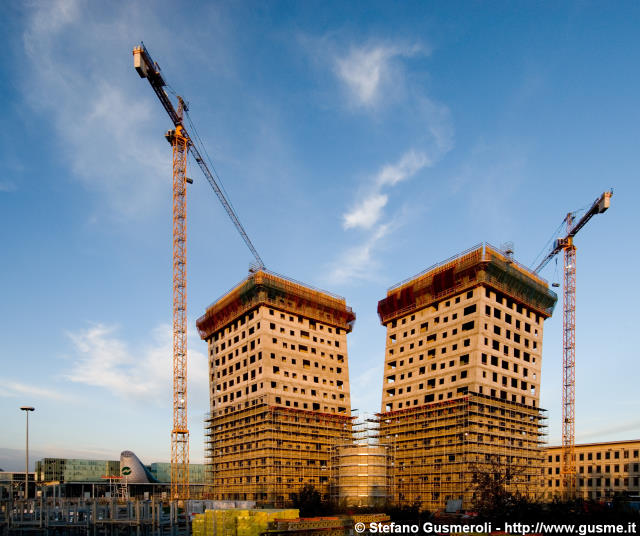  Torri in costruzione - click to next image