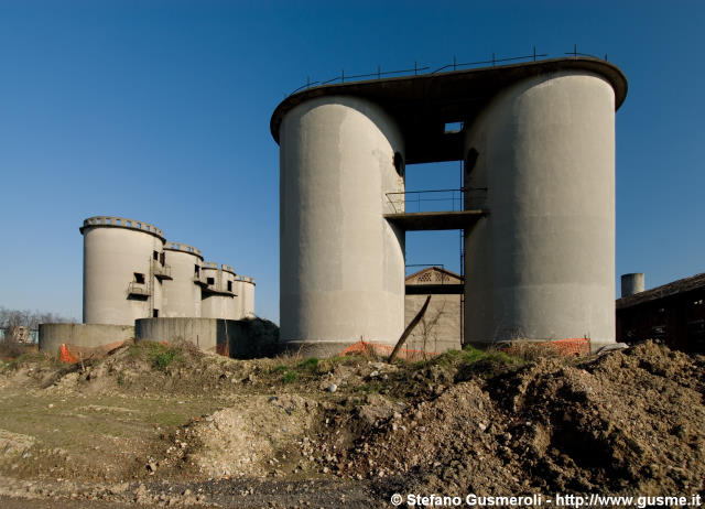  Silos - click to next image