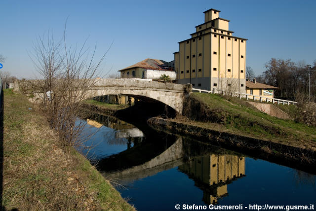  Naviglio presso la riseria - click to next image