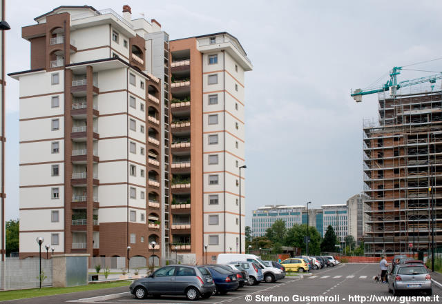  Edificio terminato - click to next image