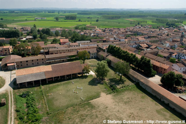  Azienda Agricola Visconti - Panoramica da Nord - Breme - click to next image