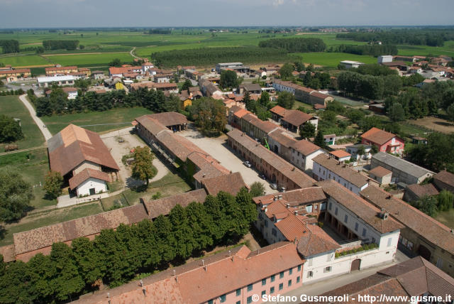  Azienda Agricola Visconti - Panoramica da Ovest - Breme - click to next image