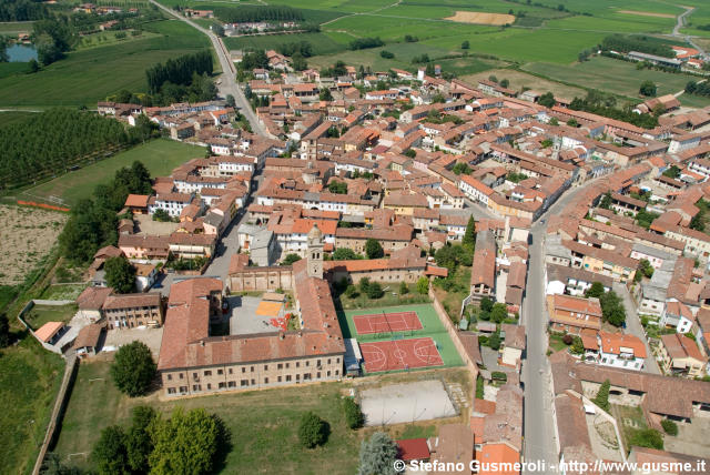  Panorama su Breme e Abbazia di S.Pietro - click to next image