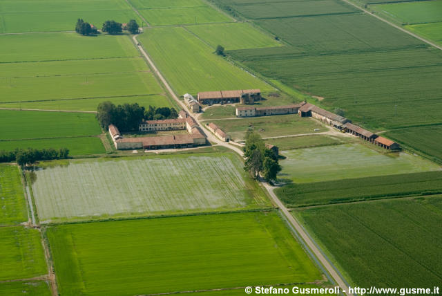  Cascina Bordignana presso Valle Lomellina - click to next image