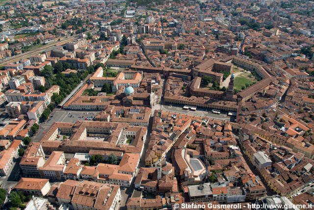  Panoramica sul centro - click to next image