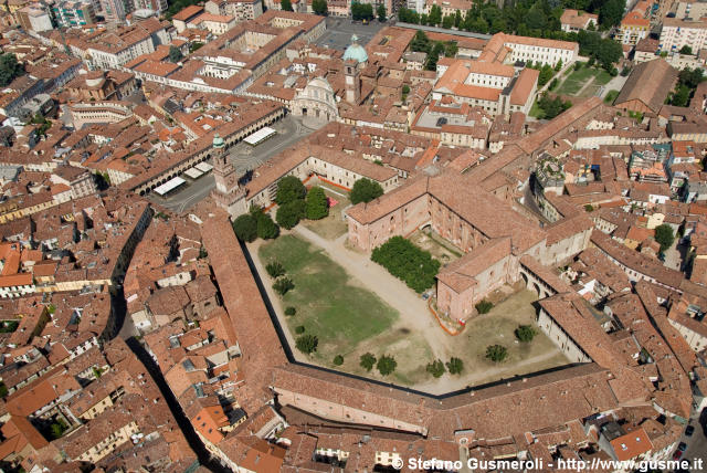  Castello Sforzesco - click to next image