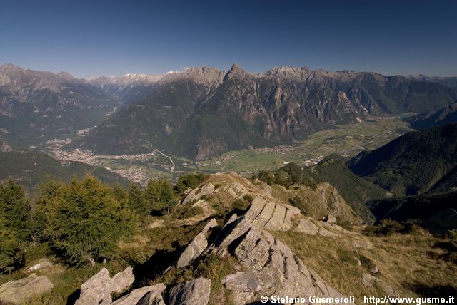  Dal Dosso Mottone verso le valli Bregaglia e Chiavenna - click to next image