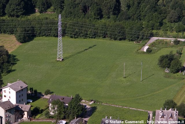  Linee AT e prato - click to next image