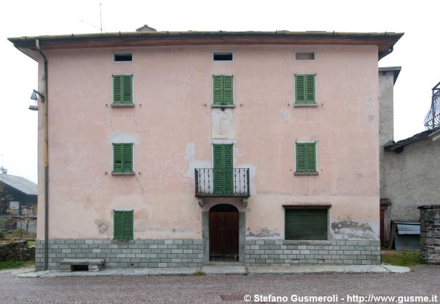  Via Acero 3-5 - click to next image