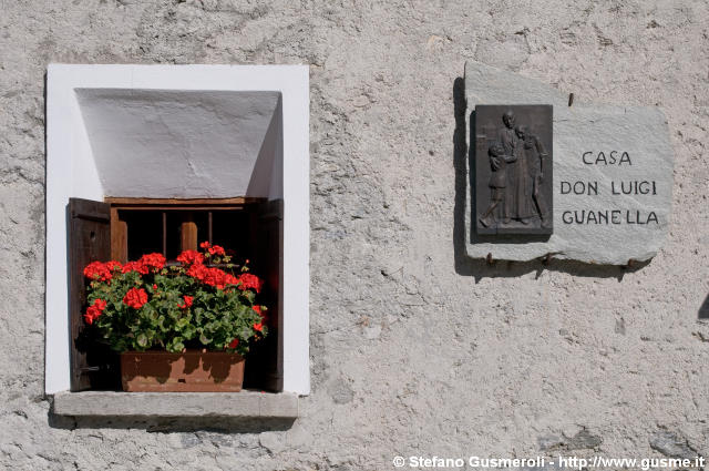  Casa natale don Guanella - click to next image