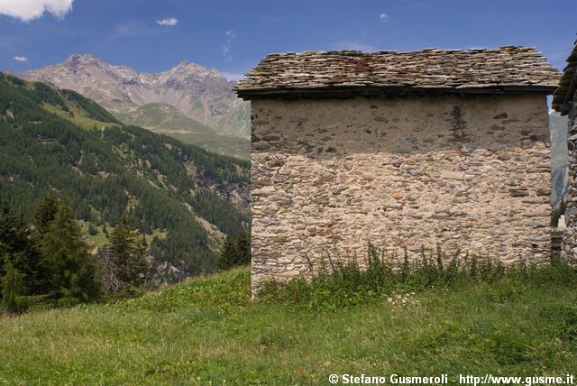  Rustico a Piano del Lanzo - click to next image