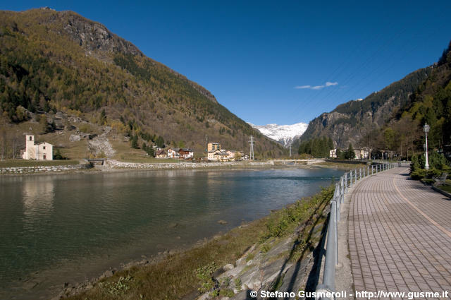  Passeggiata lungo il lago di Portarezza - click to next image