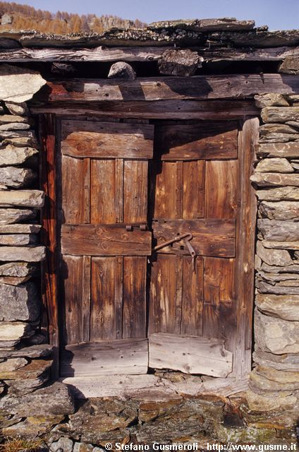  Porta di una baita - click to next image