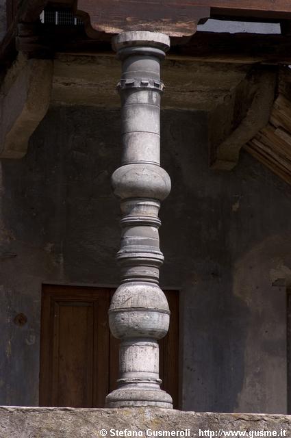  Curt di Asen - Colonna in pietra ollare - click to next image