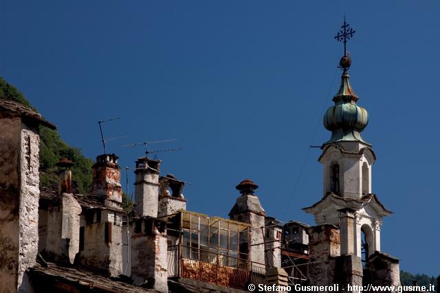  Camini e campanile S.Maria - click to next image