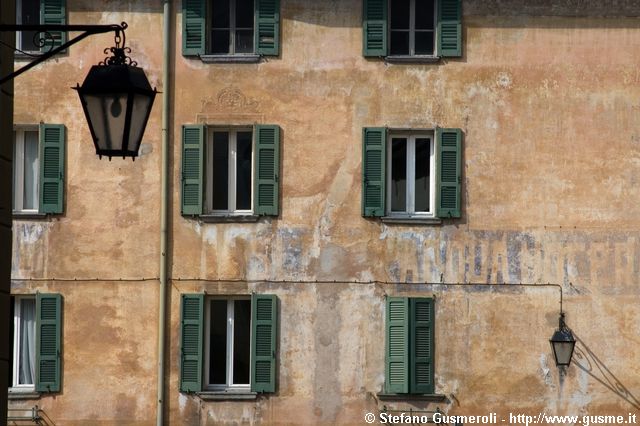  Piazza Bertacchi - click to next image