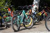 20060512_102317 Biciclettine fuori dalle scuole