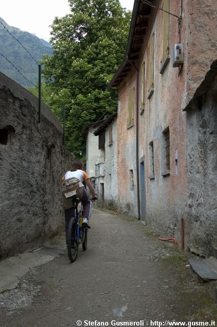  Ciclista a Poiatengo - click to next image