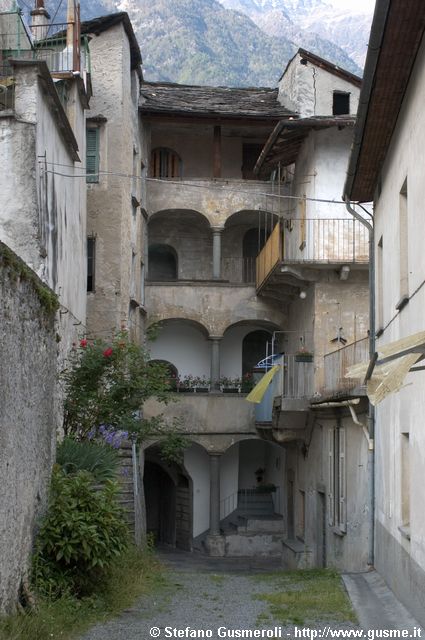  Corte in via S.Rosalia - click to next image