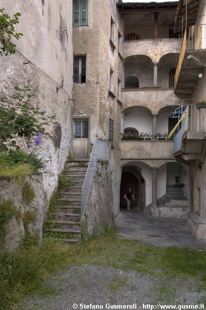  Corte in via S.Rosalia - click to next image