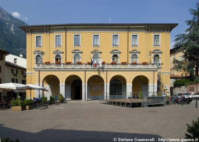  Comune - click to next image