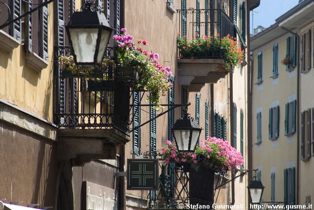 Via Dolzino - Balconi fioriti - click to next image