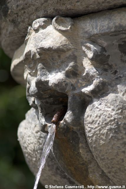  Fontana in piazza S.Pietro - click to next image