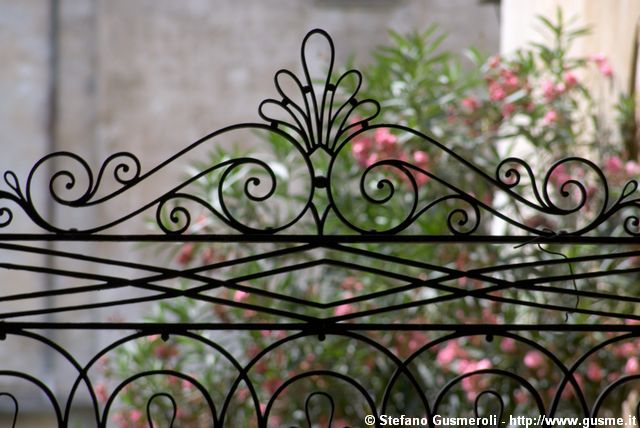 Cancello in via Pedretti 2 - click to next image