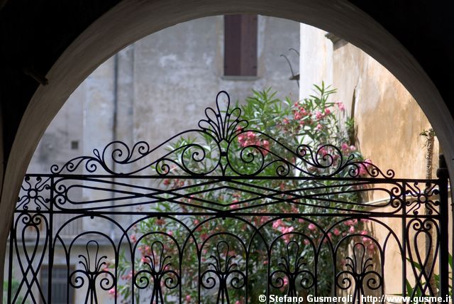  Cancello in via Pedretti 2 - click to next image