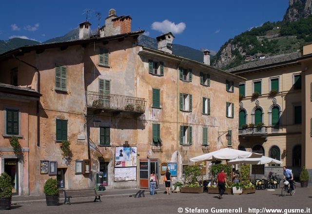  Piazza Bertacchi - click to next image