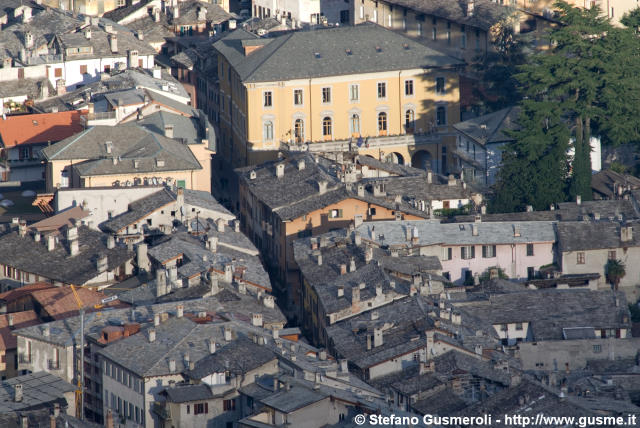  Tetti di via Dolzino e Municipio - click to next image