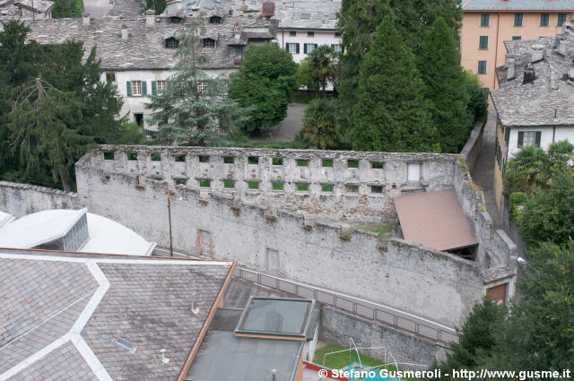  Resti in via Macolino - click to next image