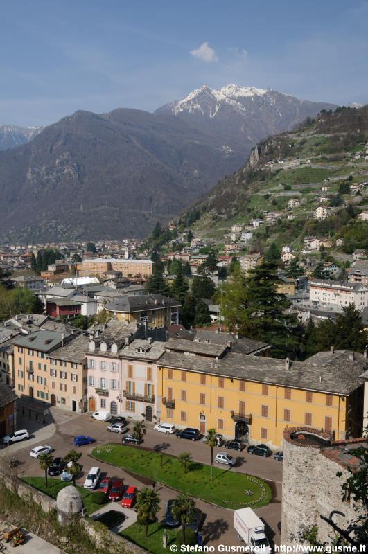  Piazza Castello - click to next image