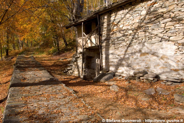  Rustico sopra l'Alpe Orlo - click to next image