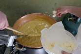 20100516_112215 Aggiunta del burro nella polenta