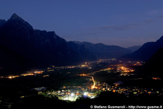  Valchiavenna notturna - click to next image
