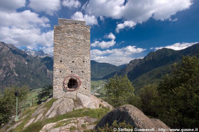  Torre di Segname e piano di Chiavenna - click to next image