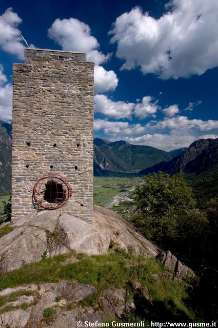  Torre di Segname e piano di Chiavenna - click to next image