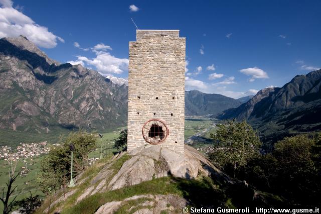  Torre di Segname e piano di Chiavenna - click to next image