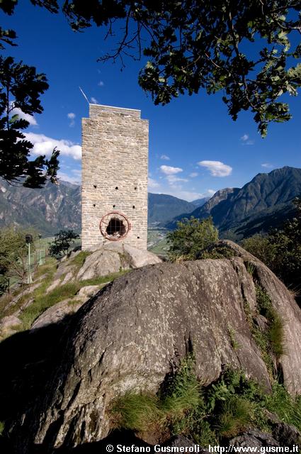  Torre di Segname tra le frasche - click to next image