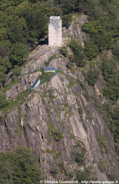  Torre di Segname e dirupo - click to next image