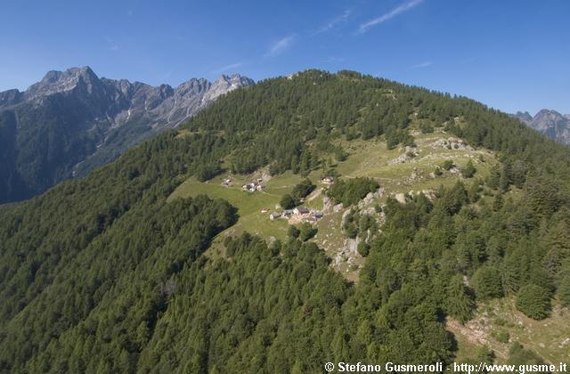  Alpe Borlasca e Sasso Canale - click to next image