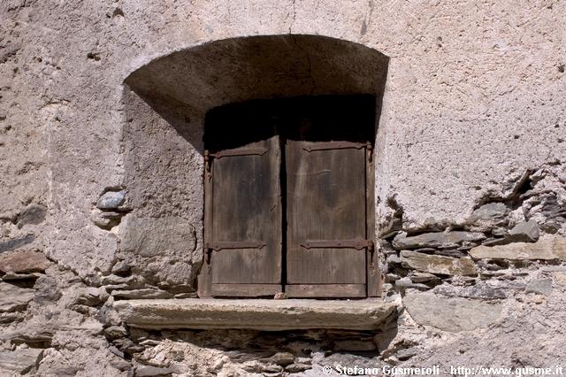  Finestra della locanda Cardinello - click to next image