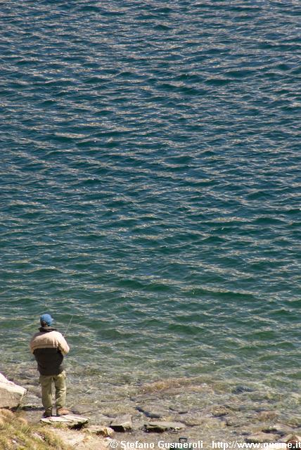  Pescatore al lago d'Emet - click to next image