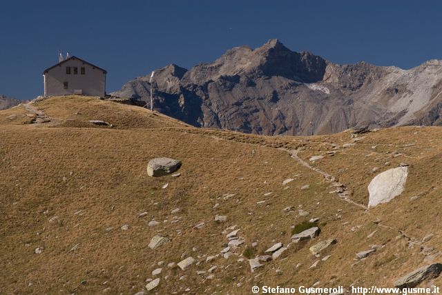  Rifugio Bertacchi e pizzo Quadro - click to next image